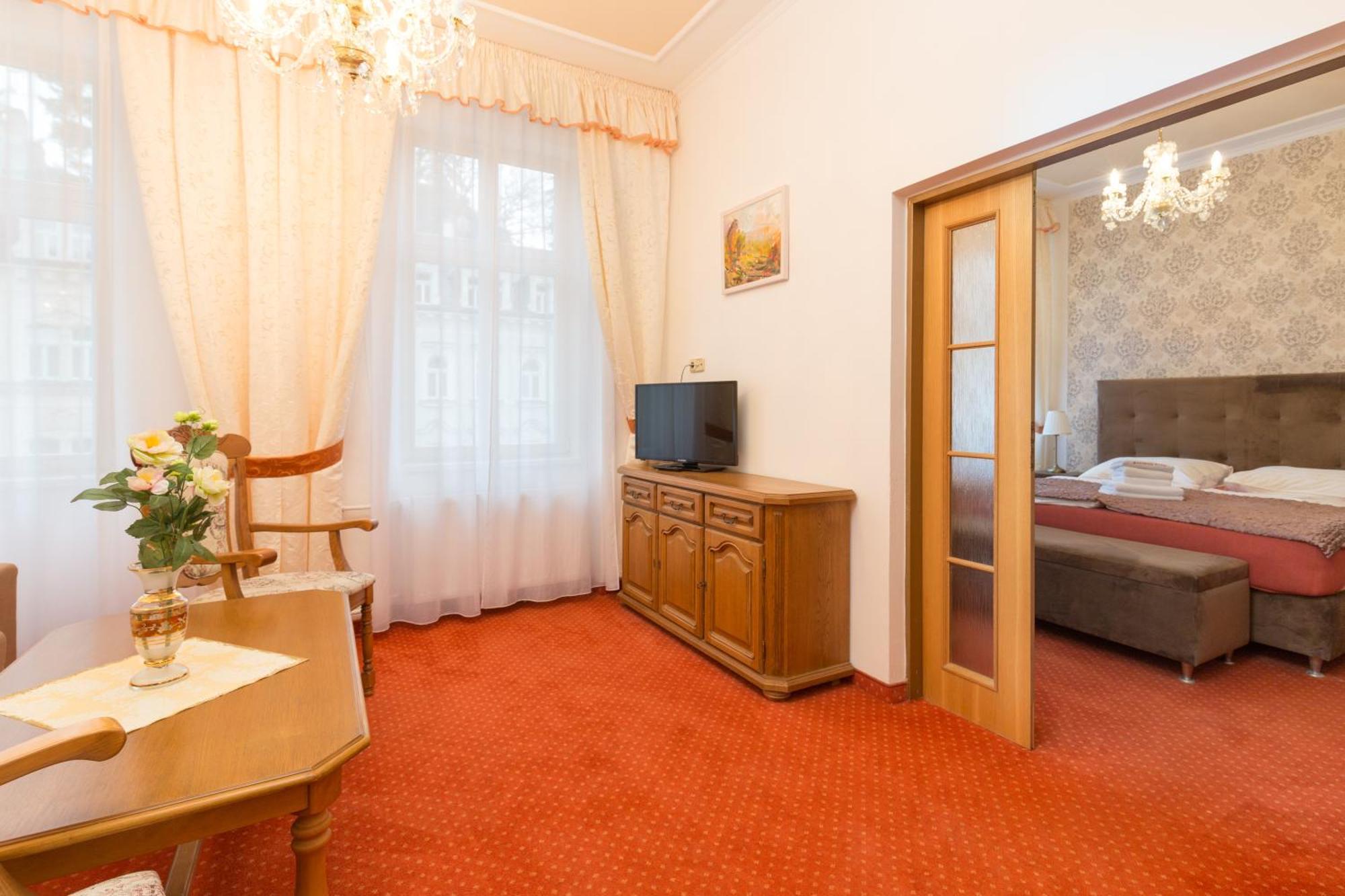 Hotel Praga Karlovy Vary Exterior photo