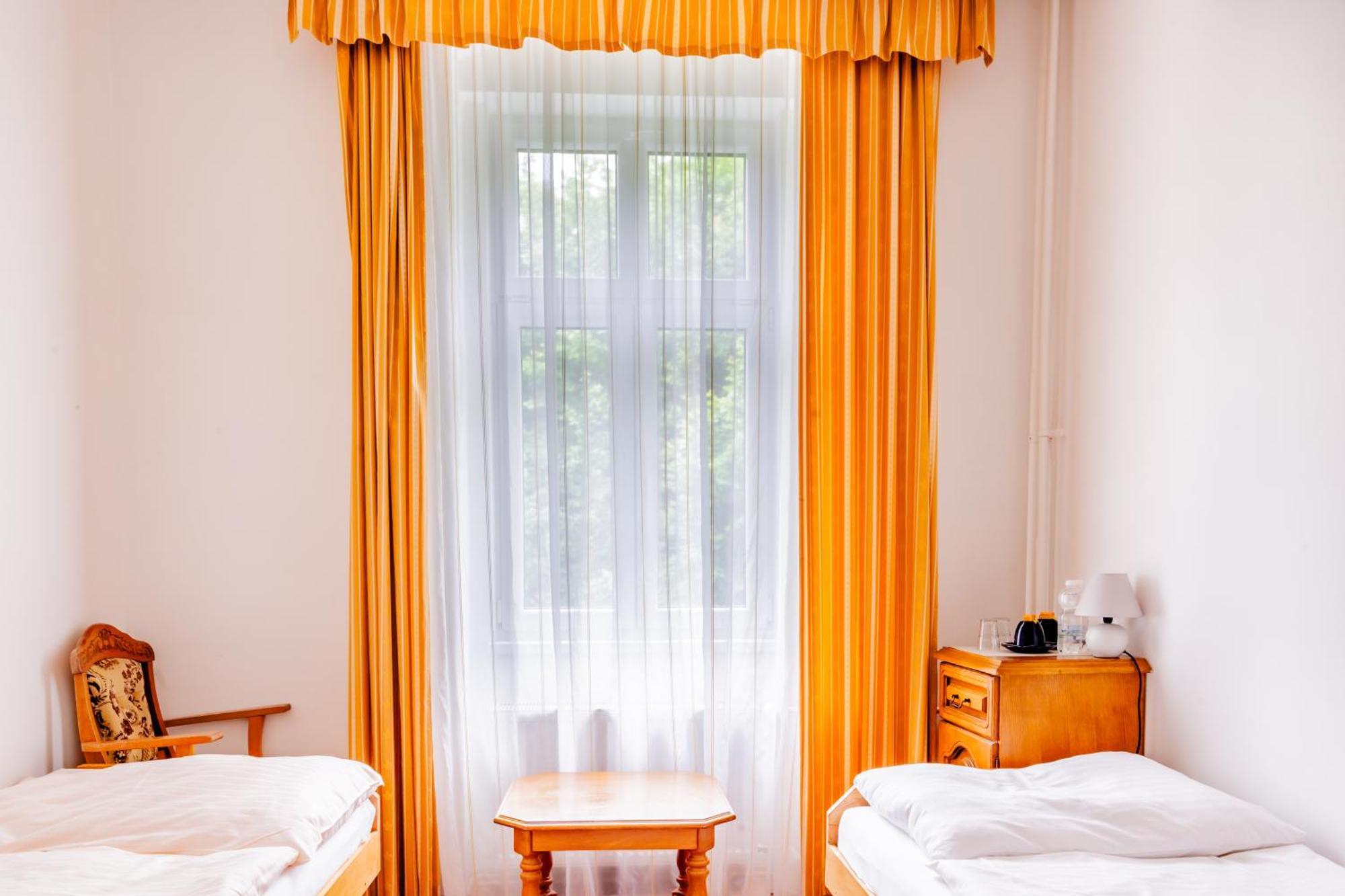 Hotel Praga Karlovy Vary Exterior photo