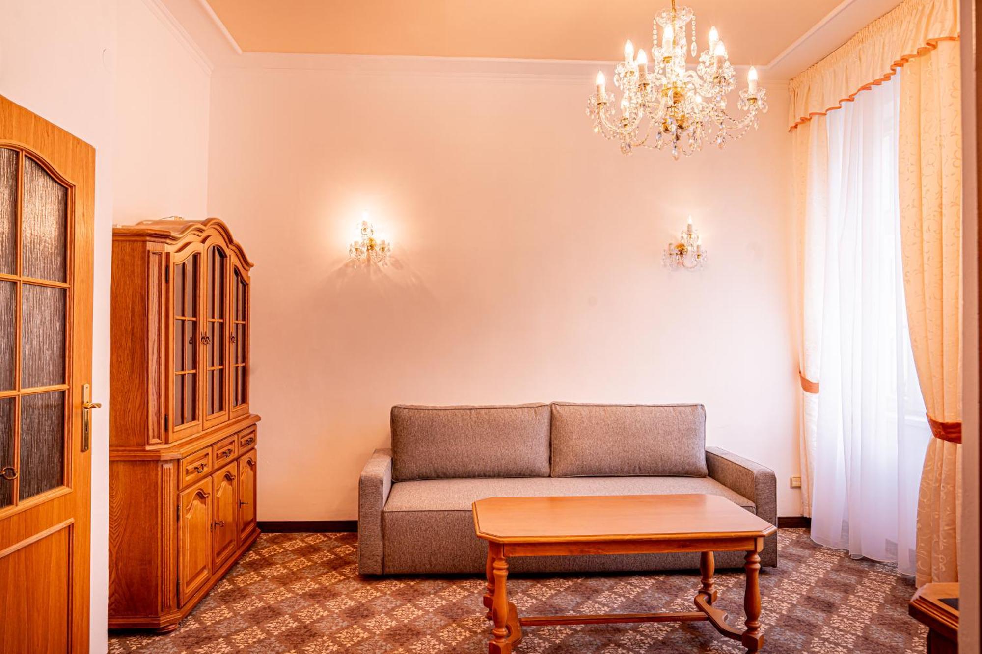 Hotel Praga Karlovy Vary Exterior photo