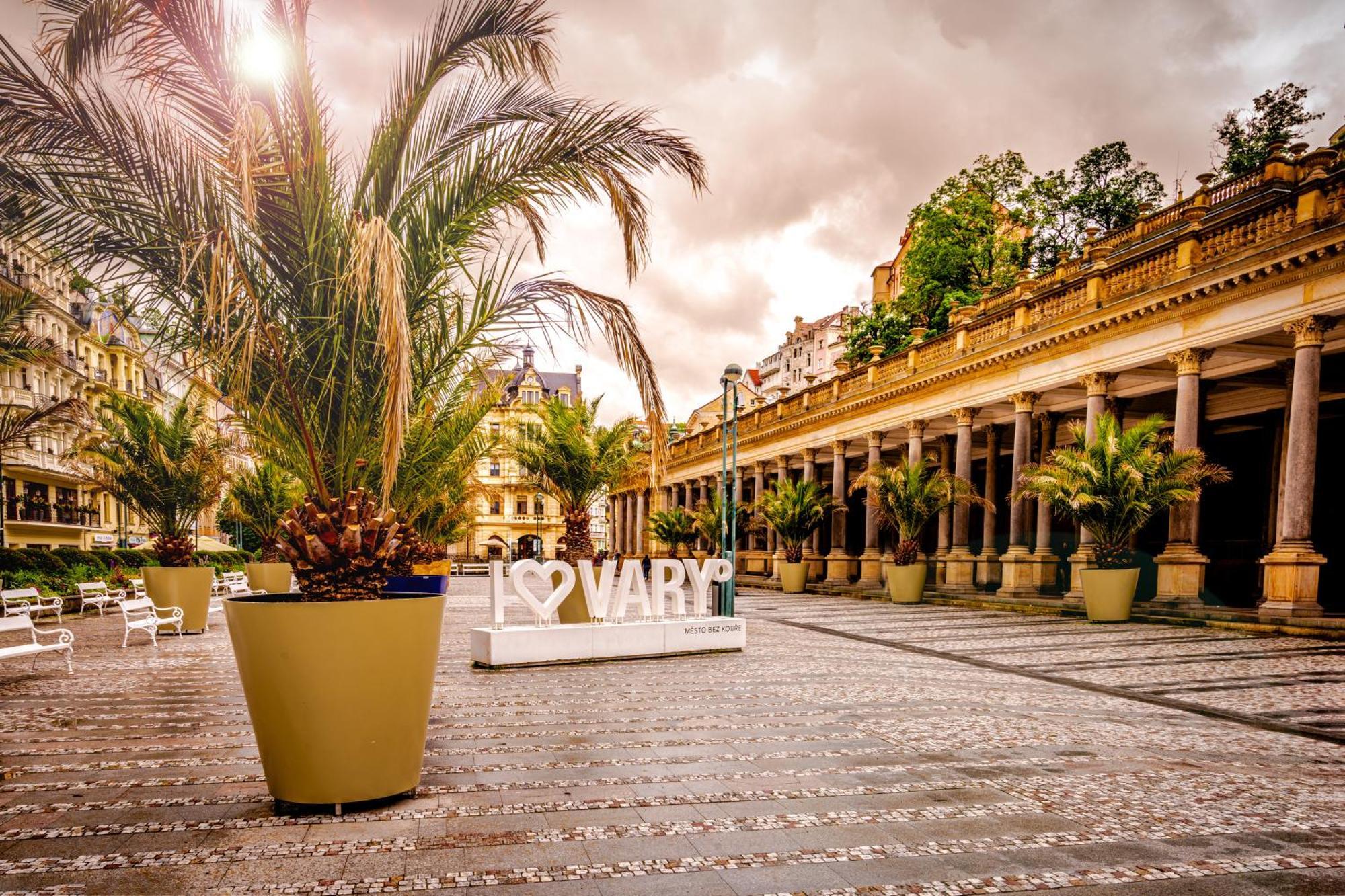 Hotel Praga Karlovy Vary Exterior photo